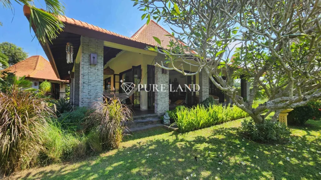 4BR Villa With Beautiful Garden in Saba