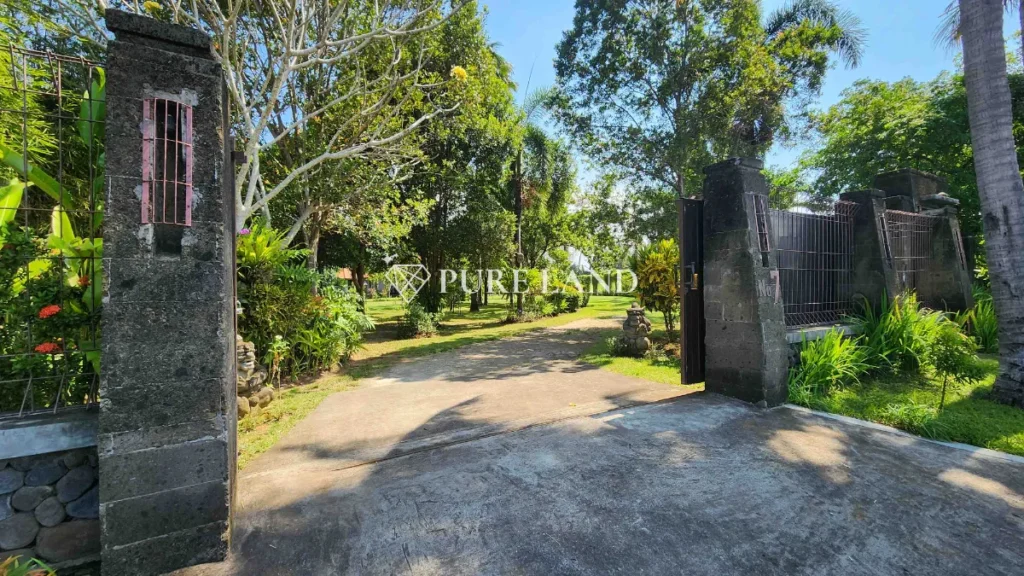 4BR Villa With Beautiful Garden in Saba