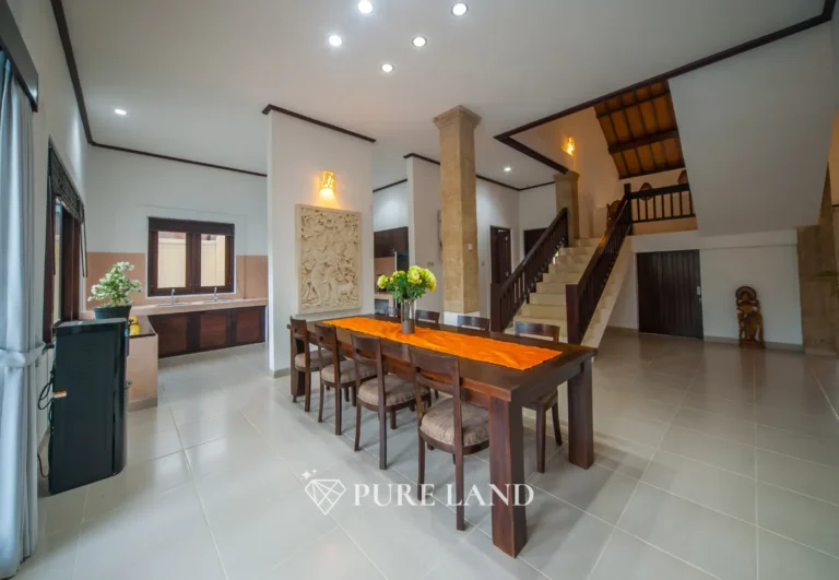 4BR Luxurious Villa in Kerobokan