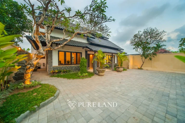 4BR Luxurious Villa in Kerobokan