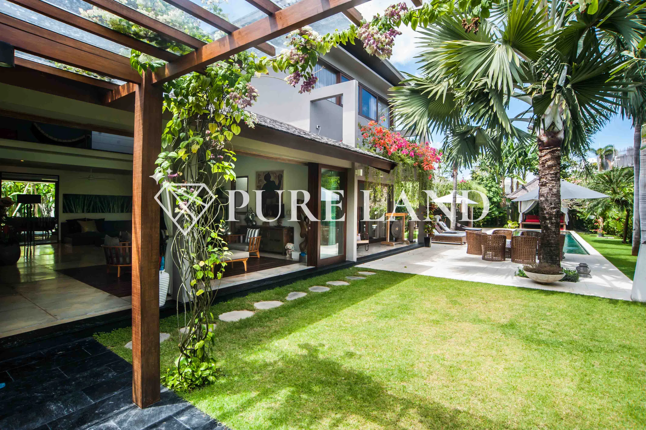 LB02001 4BR Luxurious Villa in Seminyak