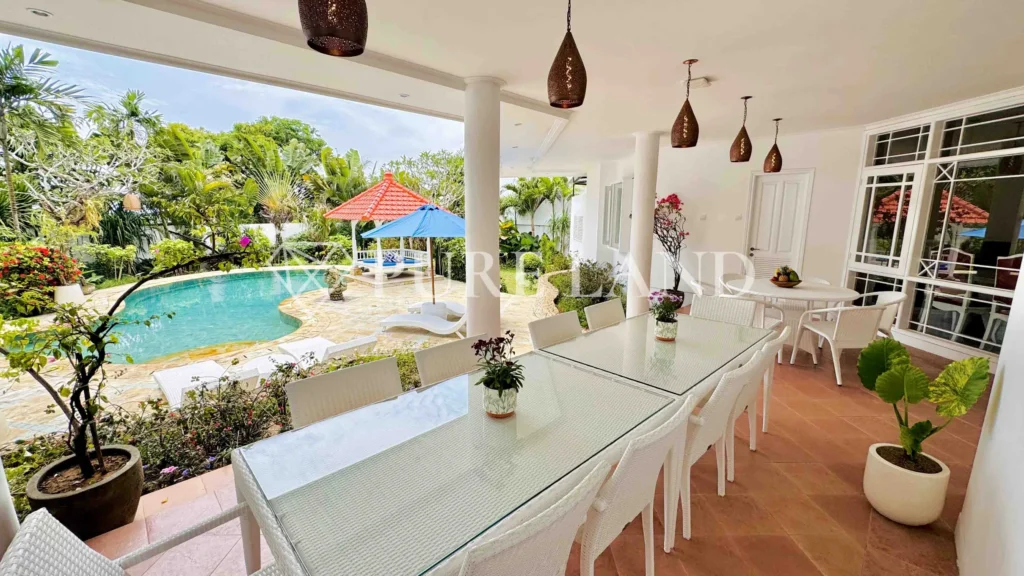 LR15001 Luxurious 4BR Emerald Villa in Nusa Dua