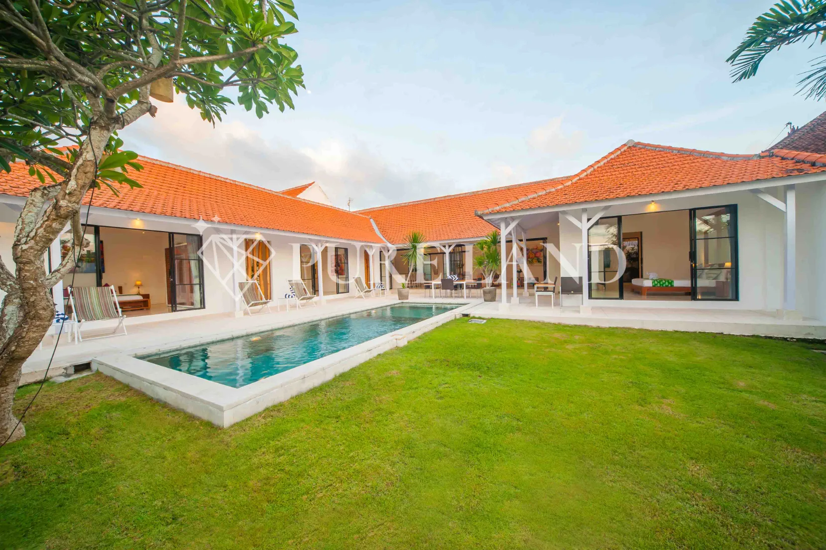 LB01005 3BR Turnkey Villa with spacious garden in Canggu