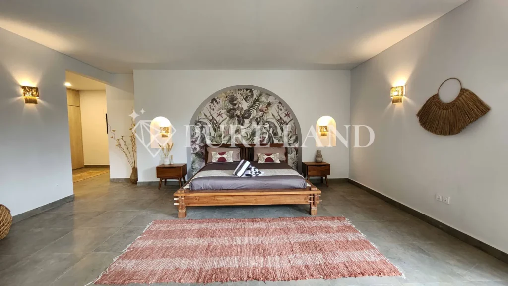 LB01006 4+2BR Grand Tropical Villa in Buduk, Canggu