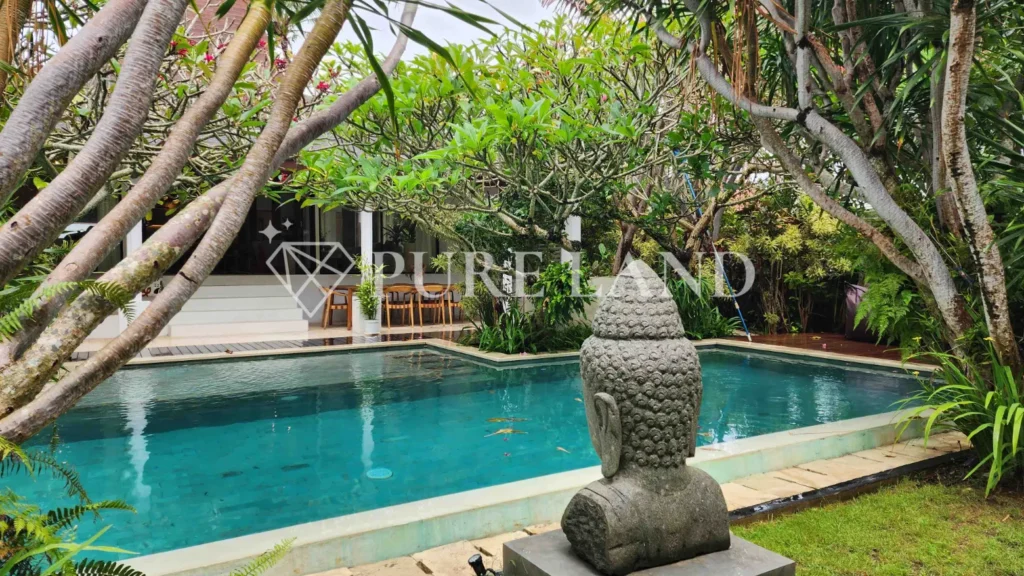 LB01006 4+2BR Grand Tropical Villa in Buduk, Canggu