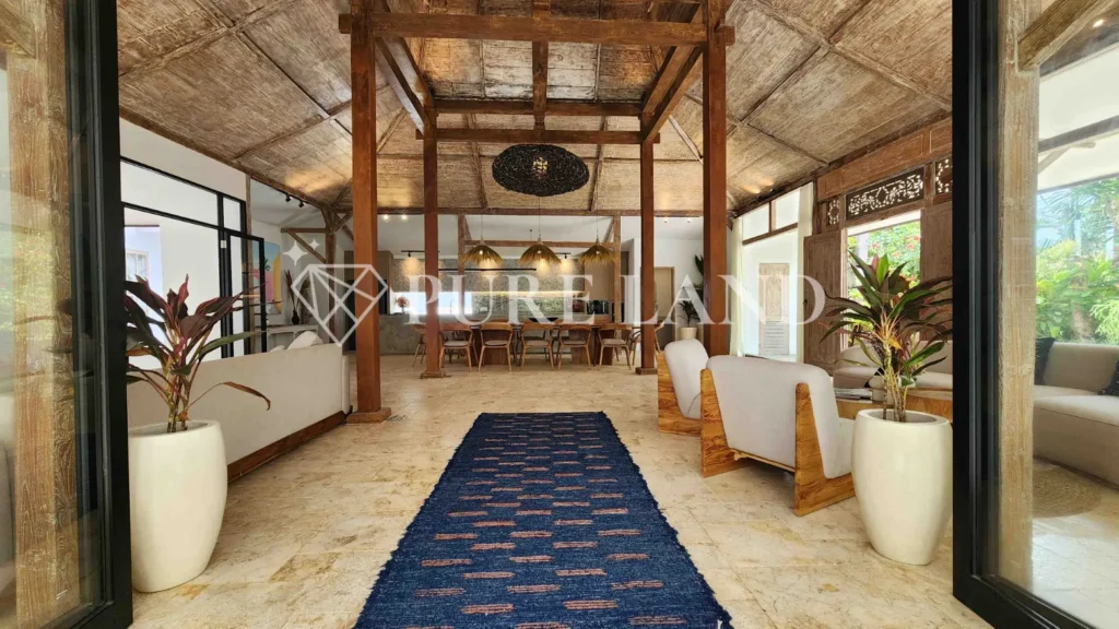 LB01006 4+2BR Grand Tropical Villa in Buduk, Canggu