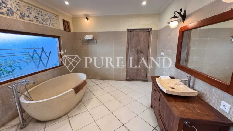 LR03010 2BR Spacious Villa in Sanur