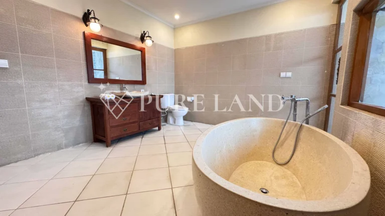 LR03010 2BR Spacious Villa in Sanur