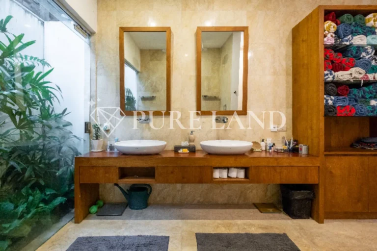 LR01012 Stylish & Luxurious Villa in Batu Mejan Canggu