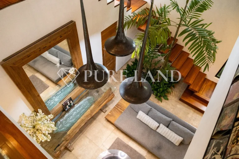 LR01012 Stylish & Luxurious Villa in Batu Mejan Canggu