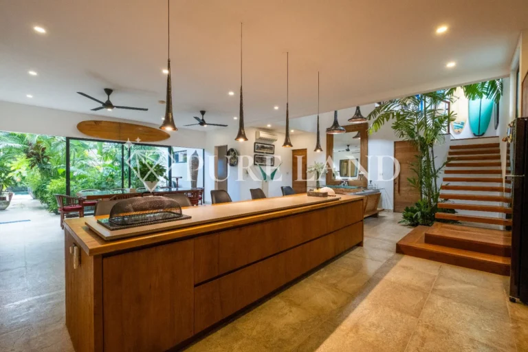 LR01012 Stylish & Luxurious Villa in Batu Mejan Canggu
