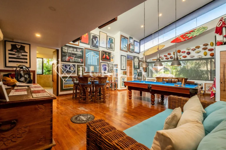 LR01012 Stylish & Luxurious Villa in Batu Mejan Canggu