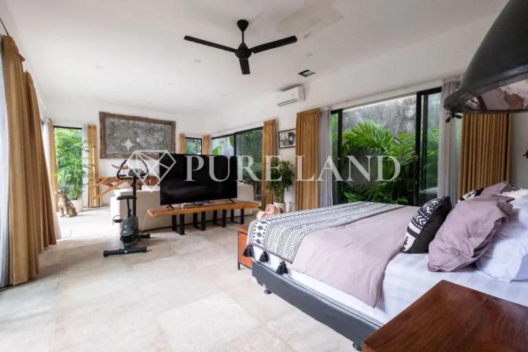 LR01012 Stylish & Luxurious Villa in Batu Mejan Canggu