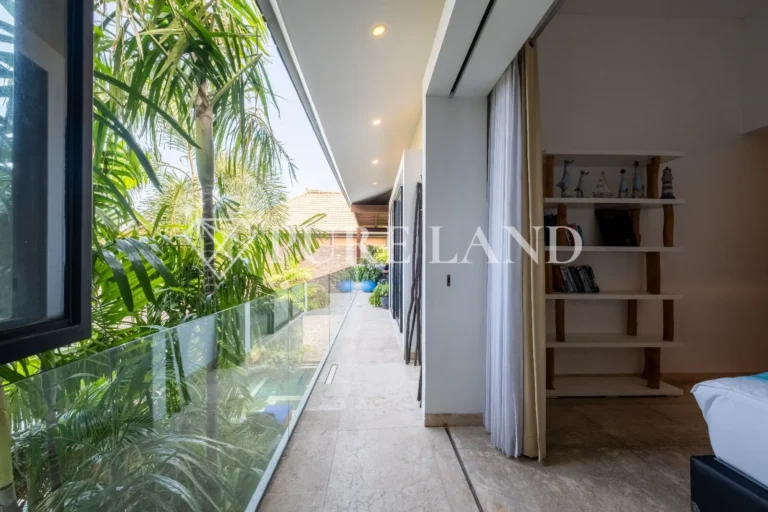 LR01012 Stylish & Luxurious Villa in Batu Mejan Canggu