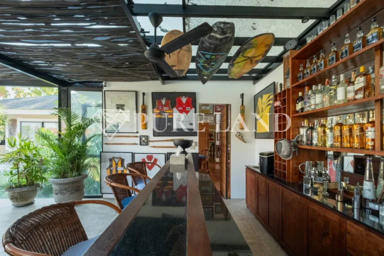 LR01012 Stylish & Luxurious Villa in Batu Mejan Canggu