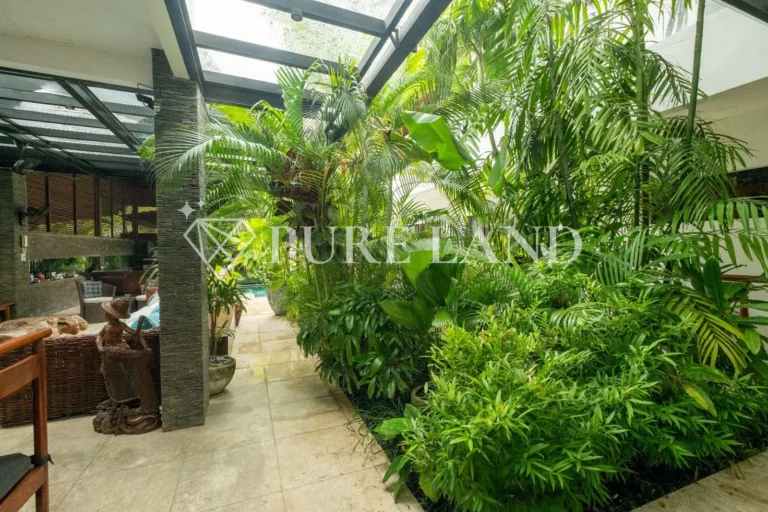 LR01012 Stylish & Luxurious Villa in Batu Mejan Canggu
