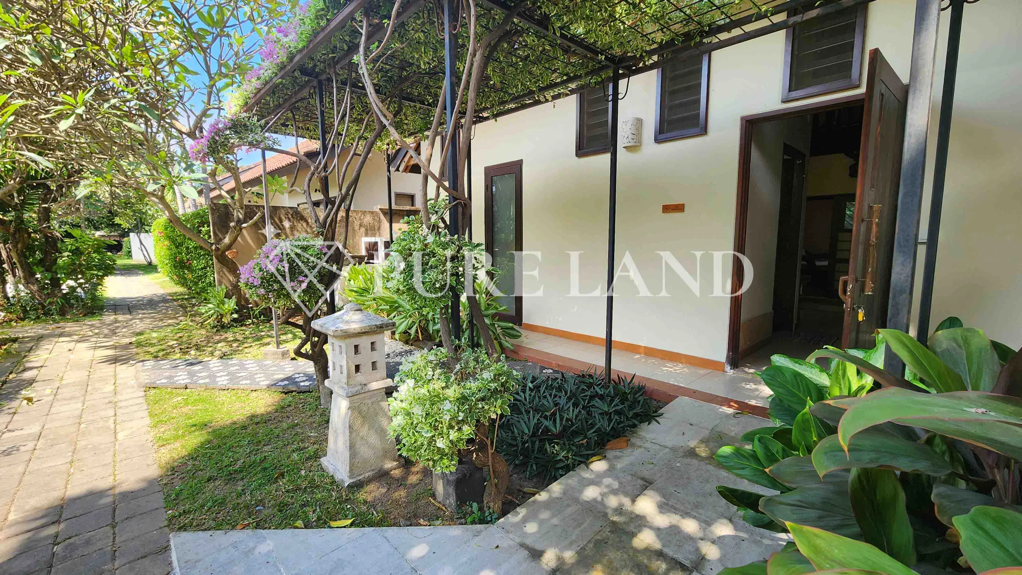 LR03011 1BR Villa in Quiet Sanur Townhouse
