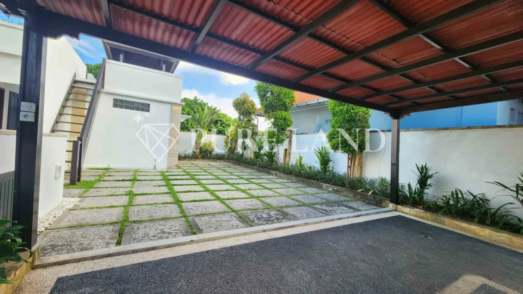 FB14002 4BR Luxury Residence Near the Airport