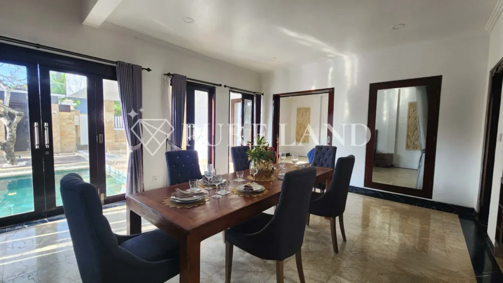 FB14002 4BR Luxury Residence Near the Airport