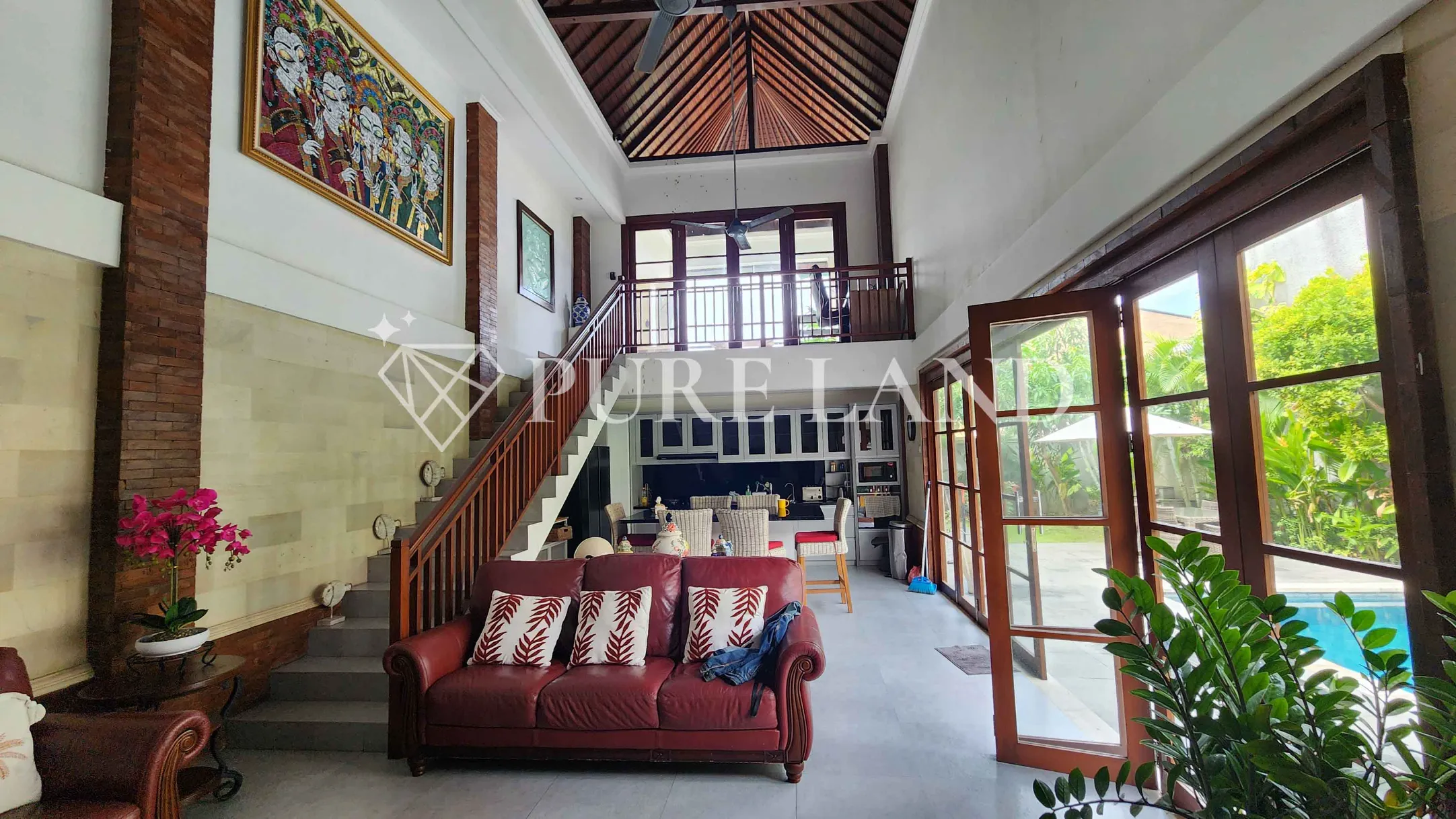 LB03010 3BR Absolute Beachfront Villa in Sanur