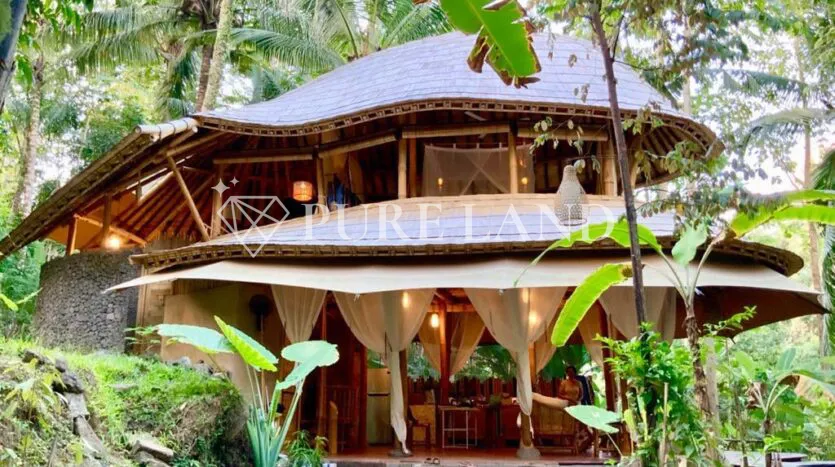 LB05021 1BR Spacious Riverfront Bamboo Villa in Ubud