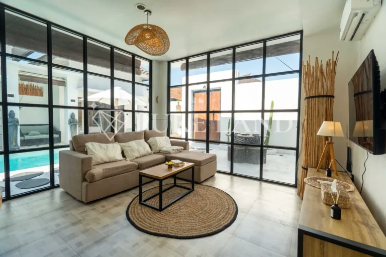 LR01014 Elegant 2 Bedroom Villa in Padonan