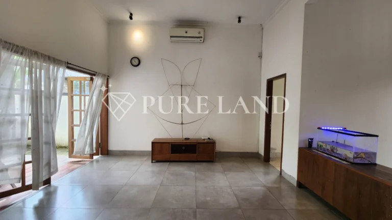 LR02010 3BR Spacious House in Kerobokan