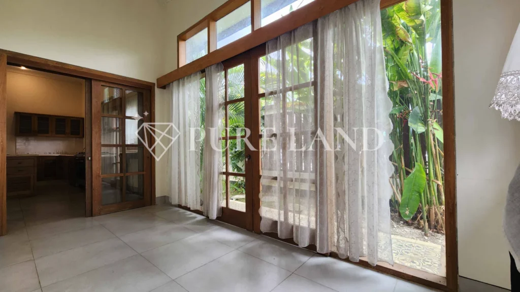 LR02010 3BR Spacious House in Kerobokan