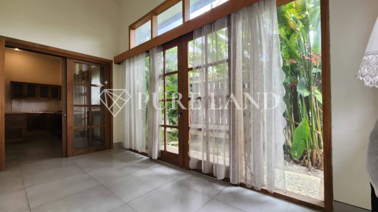LR02010 3BR Spacious House in Kerobokan