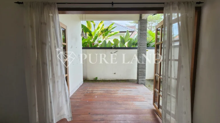 LR02010 3BR Spacious House in Kerobokan