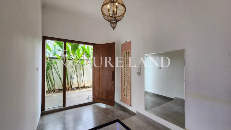 LR02010 3BR Spacious House in Kerobokan
