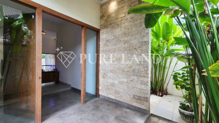 LR02010 3BR Spacious House in Kerobokan