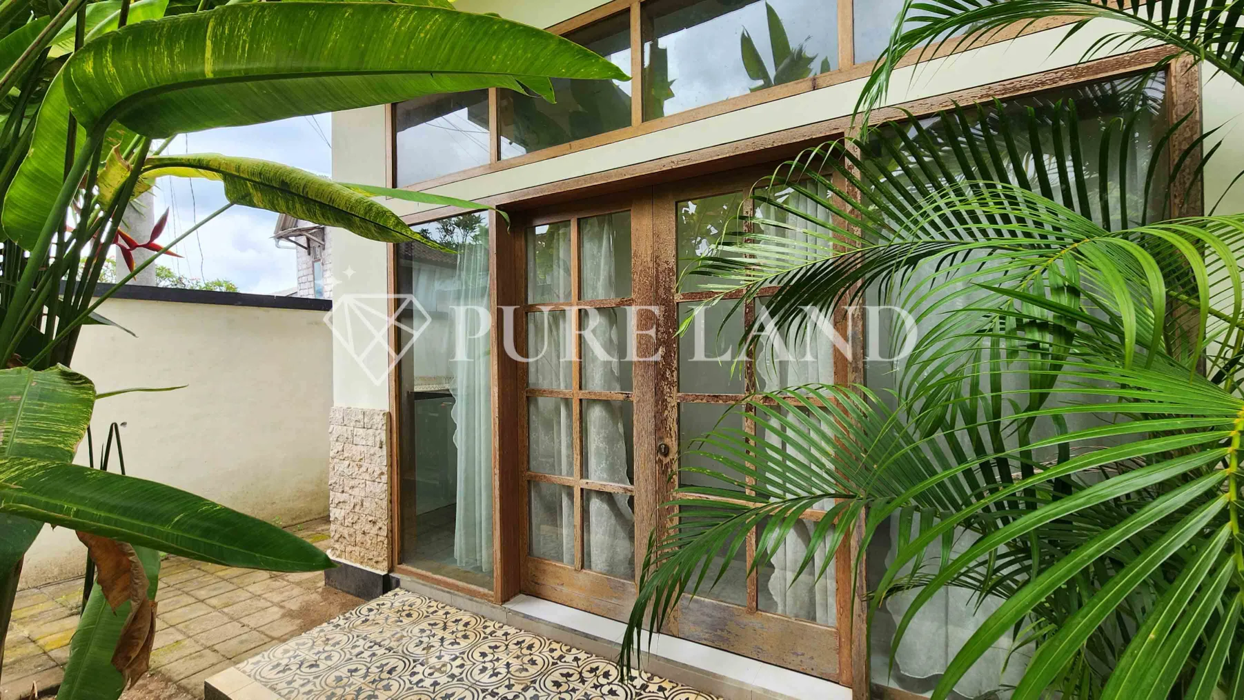 LR02010 3BR Spacious House in Kerobokan