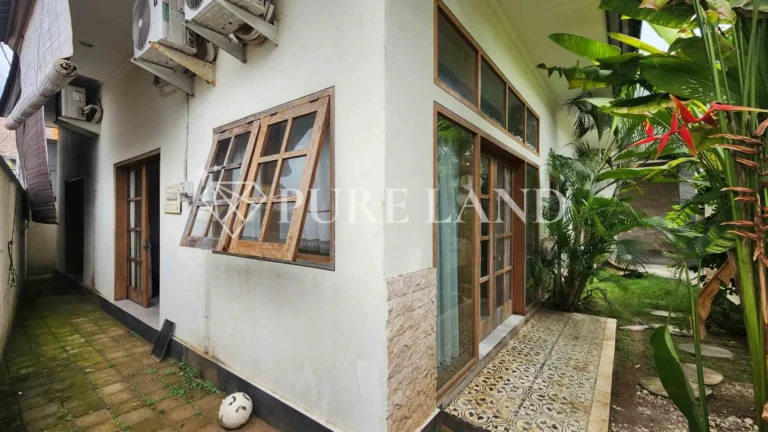 LR02010 3BR Spacious House in Kerobokan