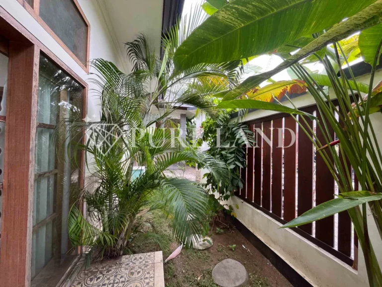 LR02010 3BR Spacious House in Kerobokan
