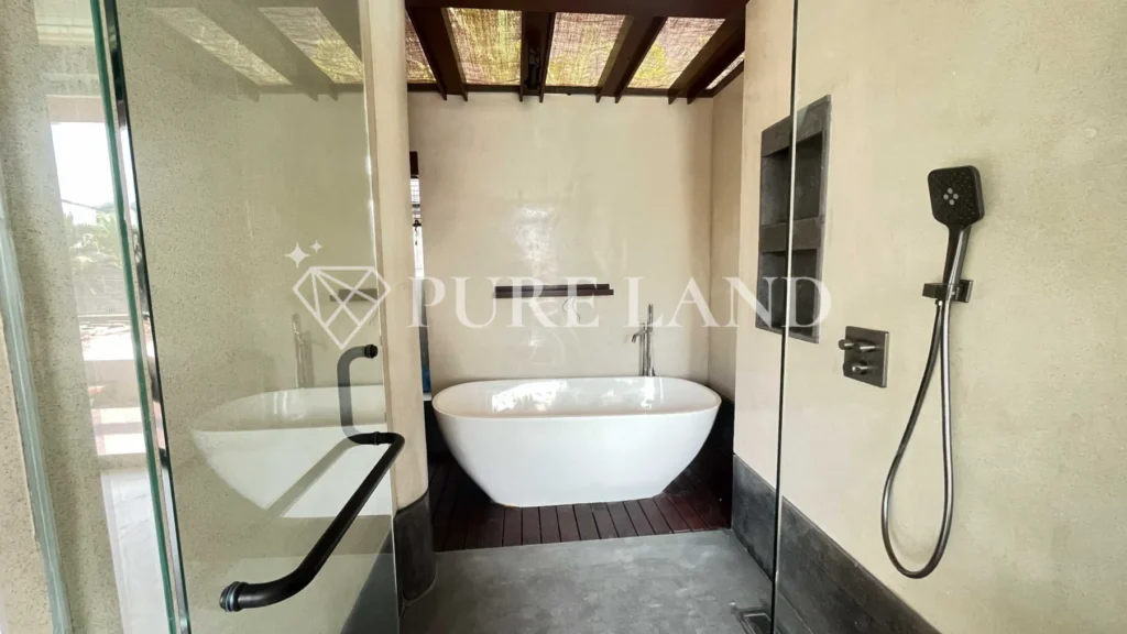 FB01004 5BR Luxury Investment in Central Canggu
