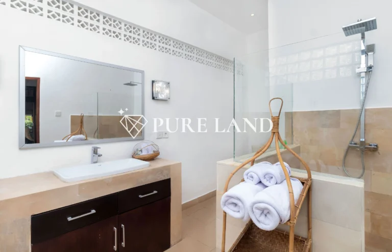 villa-kanae---master-bathroom-2