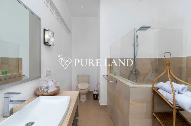 villa-kanae---master-bathroom-3