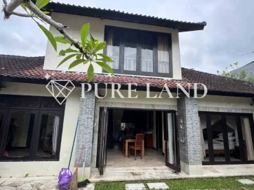 FB05002 3BR Charming Villa in Sayan