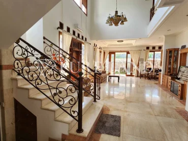 FB09004 5BR Luxurious House in North Sanur