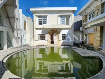 FB14001 1000m2 Strategic Commerce Building in Kuta