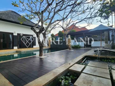 FB14002 4BR Luxury Residence Near the Airport