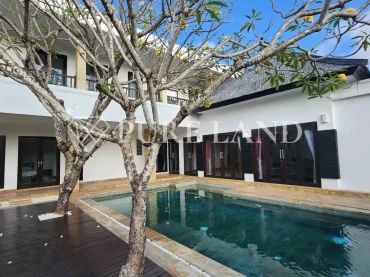 FB14002 4BR Luxury Residence Near the Airport