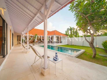 LB01005 3BR Turnkey Villa with spacious garden in Canggu
