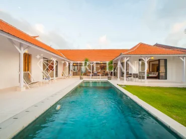 LB01005 3BR Turnkey Villa with spacious garden in Canggu