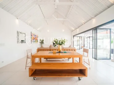 LB01005 3BR Turnkey Villa with spacious garden in Canggu
