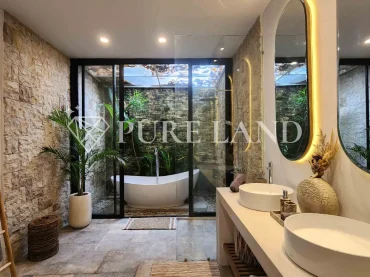 LB01006 4+2BR Grand Tropical Villa in Buduk, Canggu