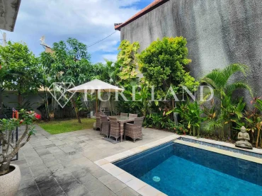 LB03010 3BR Absolute Beachfront Villa in Sanur