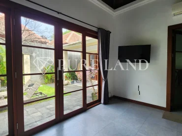 LB03010 3BR Absolute Beachfront Villa in Sanur