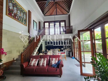 LB03010 3BR Absolute Beachfront Villa in Sanur